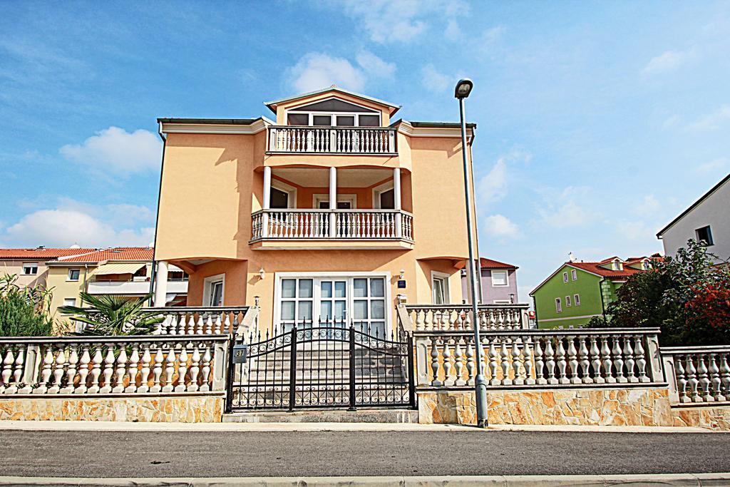 Apartment Vukadin Pula Extérieur photo